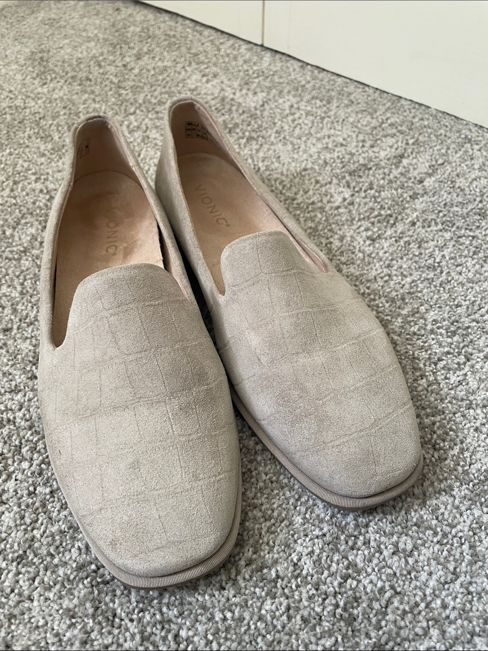 NWOT Vionic Willa 2.0 Slip-On Loafers Light Beige Cobblestone Suede Sz 9.5